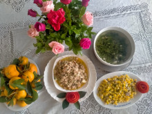 Hình ảnh: Món ăn Cá thịt lợn sốt cà chua, Rau cải nấu thịt lợn, Ngô ngọt xào thịt bò, Sữa chua Ba Vì
